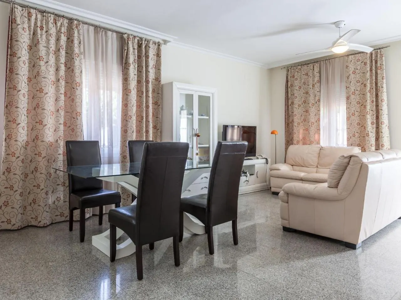 Holiday Home Nervion: Ciudad Jardin Sewilla Hiszpania
