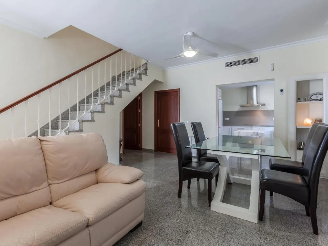 Holiday Home Nervion: Ciudad Jardin Sewilla