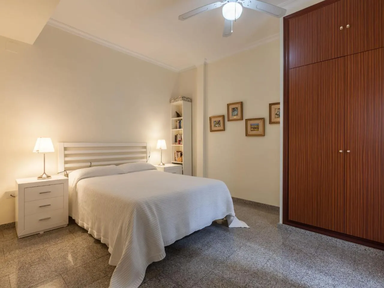 Holiday Home Nervion: Ciudad Jardin Sewilla 0*,  Hiszpania